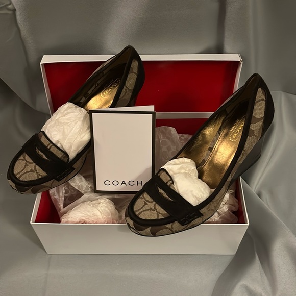Coach Wedge Size 8 New in Box - Picture 1 of 3